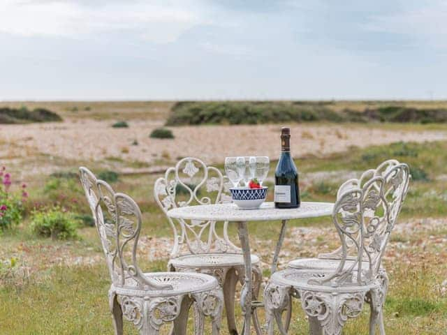 Sitting-out-area | Helvetia, Dungeness