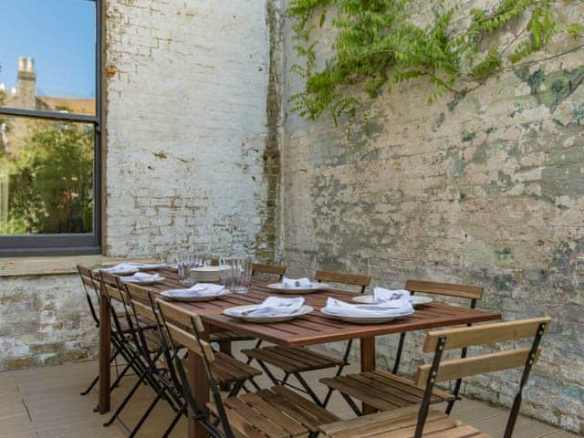 Outdoor eating area | Arthur House, Cliftonville