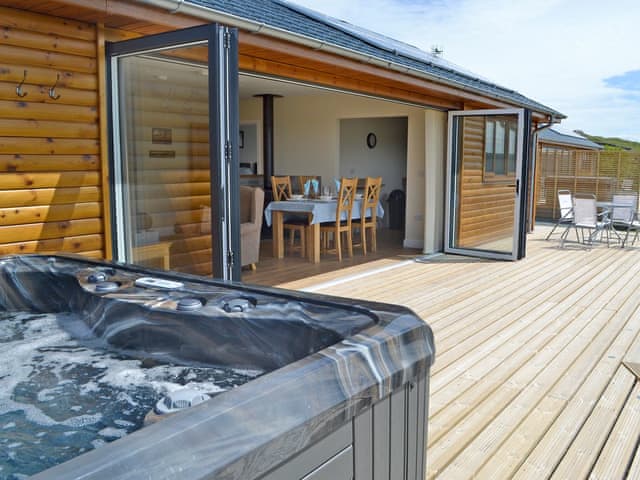 Luxurious, detached, single-storey lodge | Bluebell Lodge - The Lodges, Howey, near Llandrindod Wells