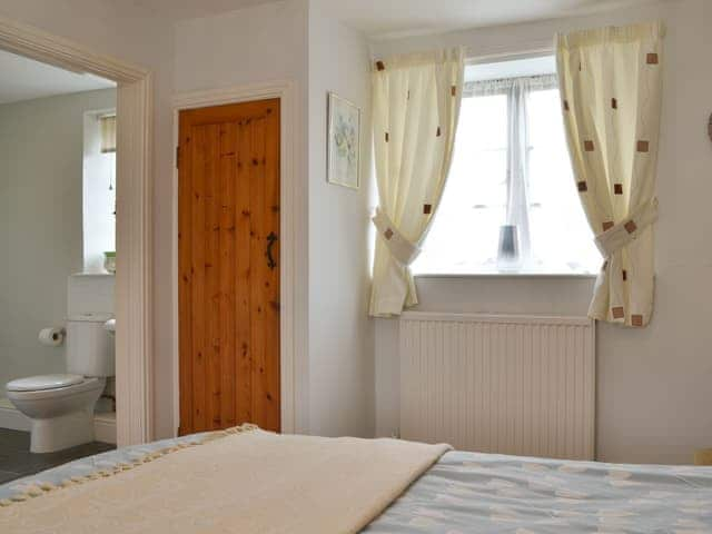 Double beroom with en-suite | The Old Granary, Launcells, near Bude