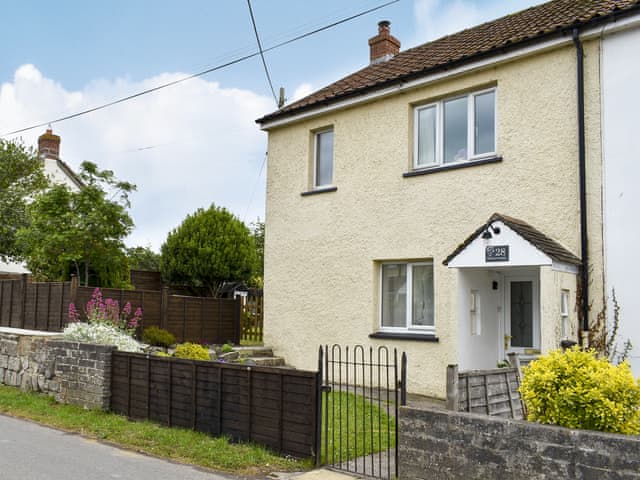 Lovely holiday property | Shirley’s Cottage, Middlezoy, near Bridgwater