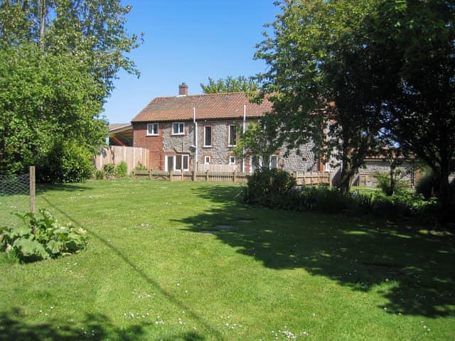 Garden | The Granary - White House Farm Holiday Cottages, Knapton, near North Walsham