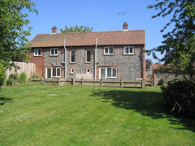 Garden | The Granary - White House Farm Holiday Cottages, Knapton, near North Walsham