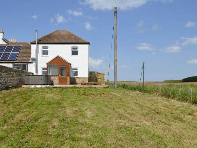 Lovely holiday home with large garden area | Granary Cottage - Metlands Farm Holidays, Bempton, near Bridlington