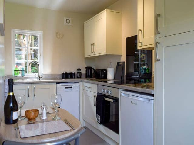 Kitchen and dining area | Walkers Lodge, Dormington, near Hereford