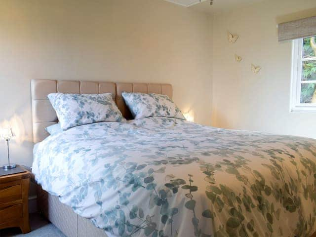 Comfortable bedroom with zip and link super kingsize bed | Walkers Lodge, Dormington, near Hereford