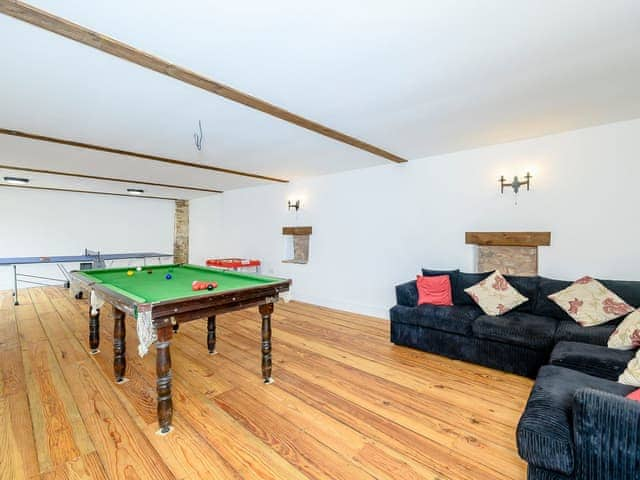 Shared games room | Bishpool Farm CottagesThe Granary, The Stable House - Bishpool Fa, Taunton and The Quantocks