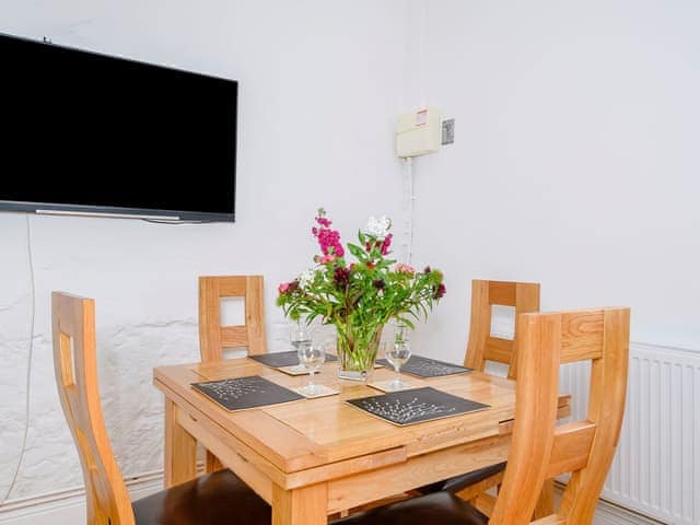 Lovely dining area | Bishpool Farm CottagesThe Granary, Taunton and The Quantocks