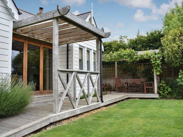 Sitting out area | Mussel Cottage, Elmer