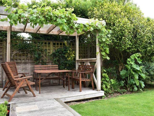 Sitting out area | Mussel Cottage, Elmer