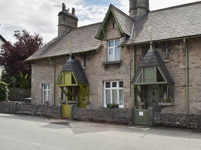 Delightful cottage close to Grange over Sands | Underhill Cottage, Arnside, near Grange-over-Sands