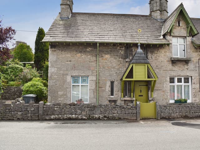 Lovely holiday Cumbrian cottage | Underhill Cottage, Arnside, near Grange-over-Sands
