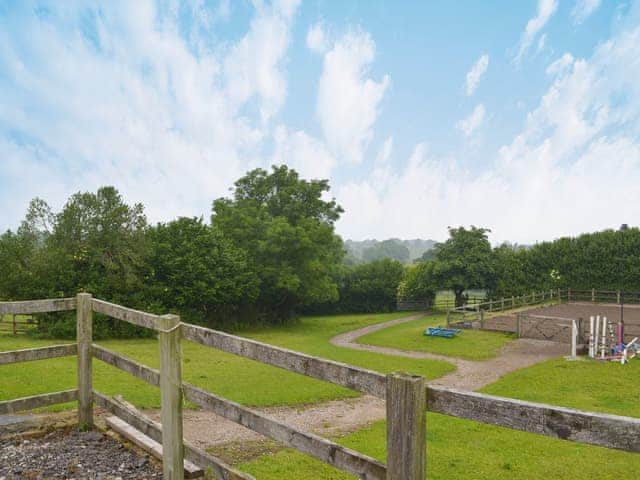 Set on a livery yard | Holly Cottage, Handley, near Matlock