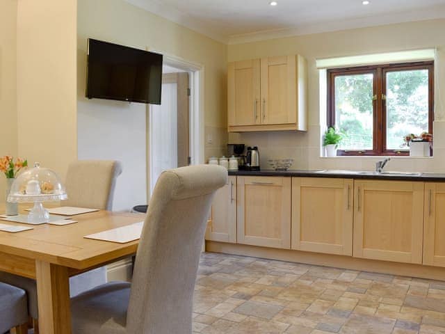 Kitchen/ dining room | The Oaks - Trecan Farm Cottages, Lanreath, near Looe