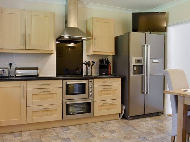 Well equipped kitchen | The Oaks - Trecan Farm Cottages, Lanreath, near Looe