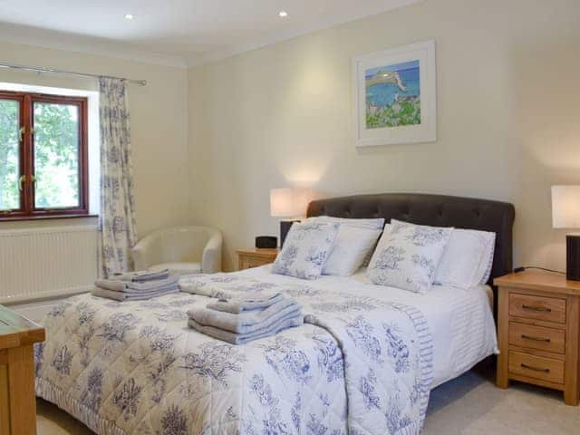 Well presented double bedroom | The Oaks - Trecan Farm Cottages, Lanreath, near Looe