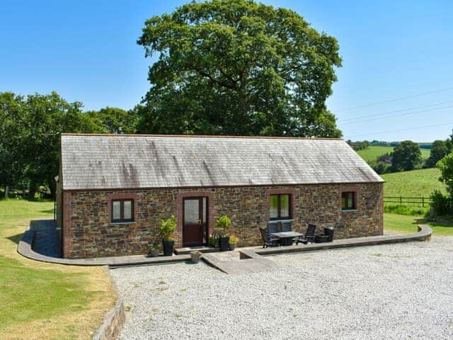 Wonderful holiday home | The Oaks - Trecan Farm Cottages, Lanreath, near Looe