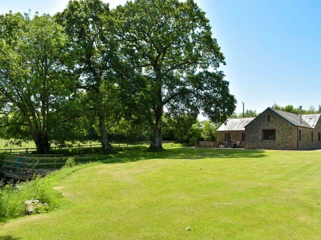 Landscaped garden and grounds | The Oaks - Trecan Farm Cottages, Lanreath, near Looe