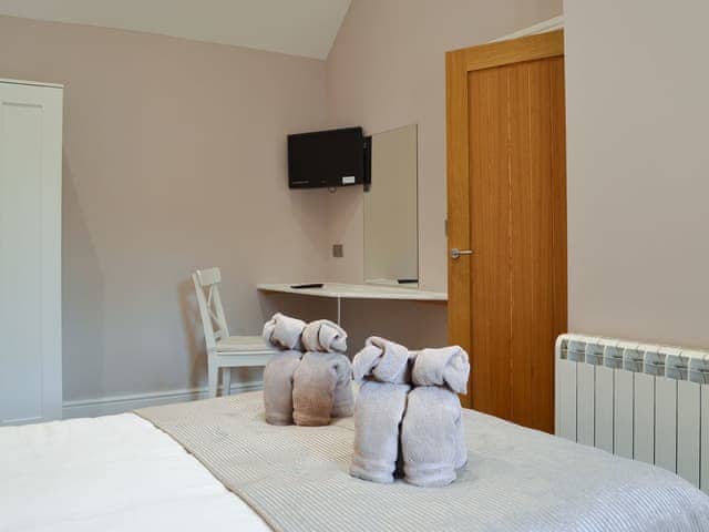 Double bedroom | Sunflower Cottage - Hoxne Cottages, Strensall, near York