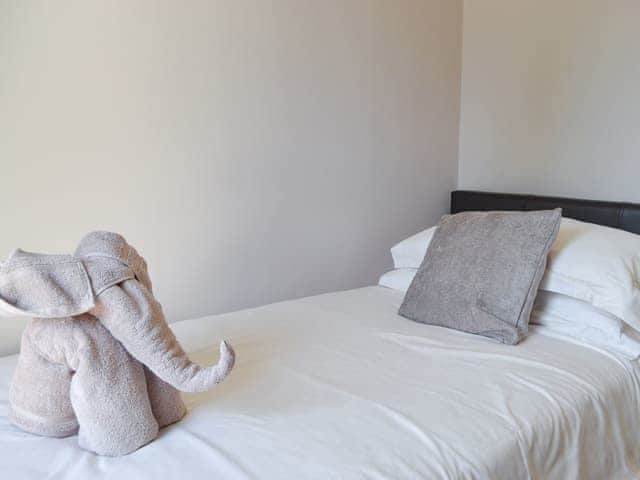 Twin bedroom | Sunflower Cottage - Hoxne Cottages, Strensall, near York