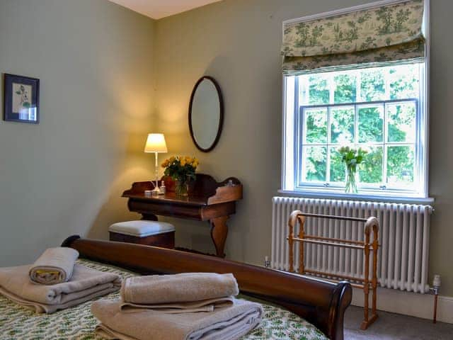 Relaxing bedroom with double sleigh bed | Oxtoby&rsquo;s Upstairs - Oxtoby&rsquo;s Cottages York, York