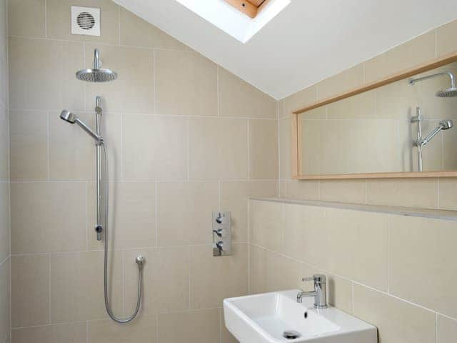 Shower room | Oxtoby&rsquo;s Downstairs - Oxtoby&rsquo;s Cottages York, York