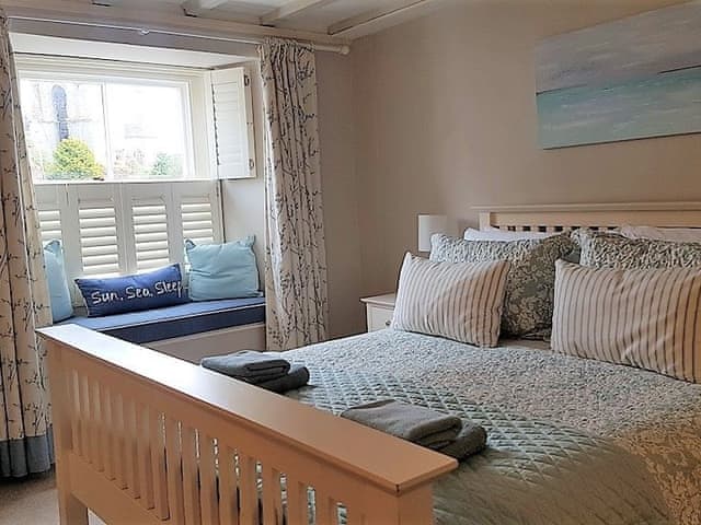 Charming kingsize bedroom | Below Deck, Fowey