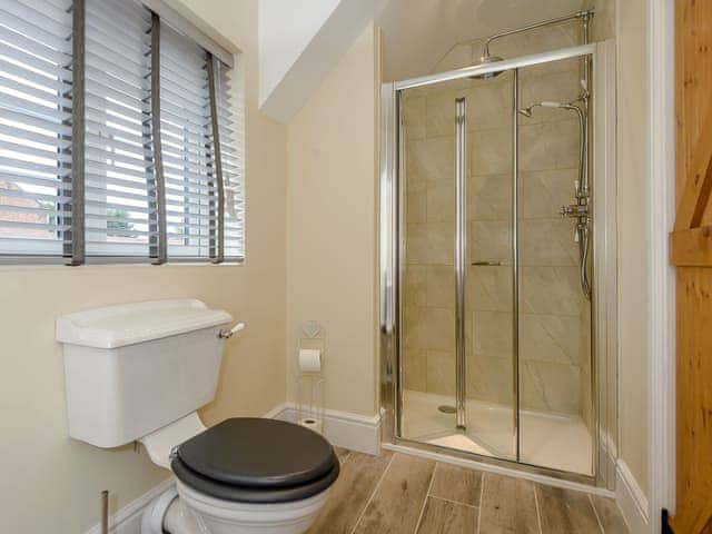 En-suite shower room | Sea Lavender Cottage - Hall Lane Cottages, Thornham, near Kings Lynn