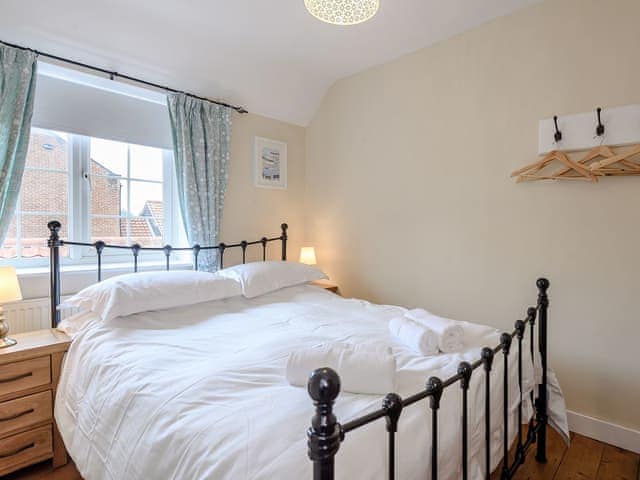 Tranquil bedroom with kingsize bed | Sea Lavender Cottage - Hall Lane Cottages, Thornham, near Kings Lynn