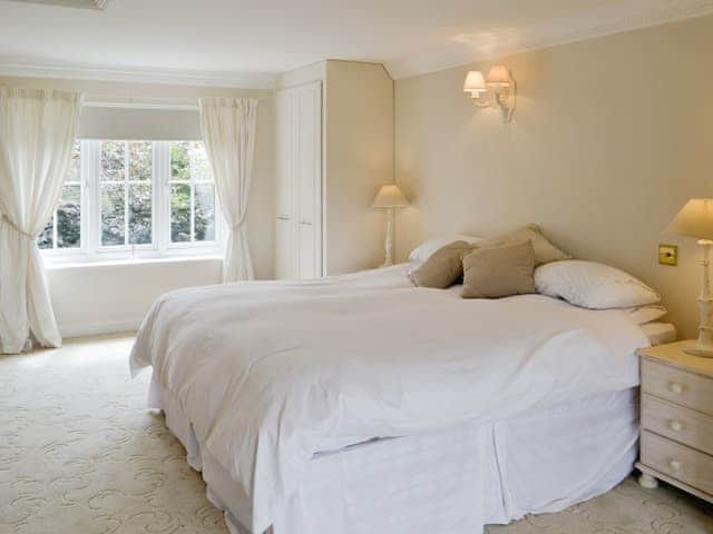 Relaxing master bedroom | Walnut Tree House, Tilney St Lawrence, near Kings Lynn