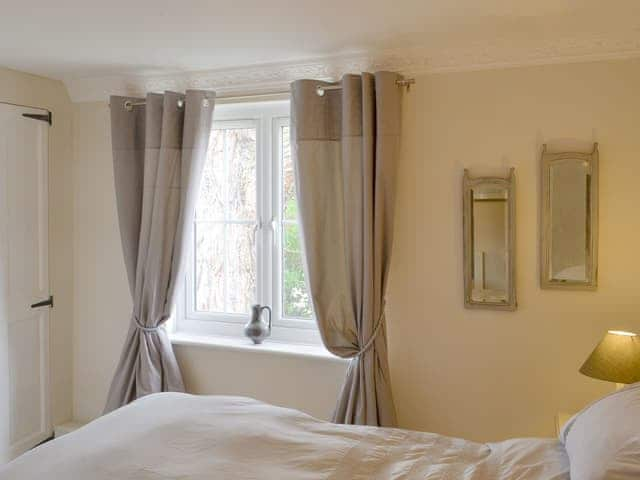 Comfortable en-suite double bedroom | Walnut Tree House, Tilney St Lawrence, near Kings Lynn