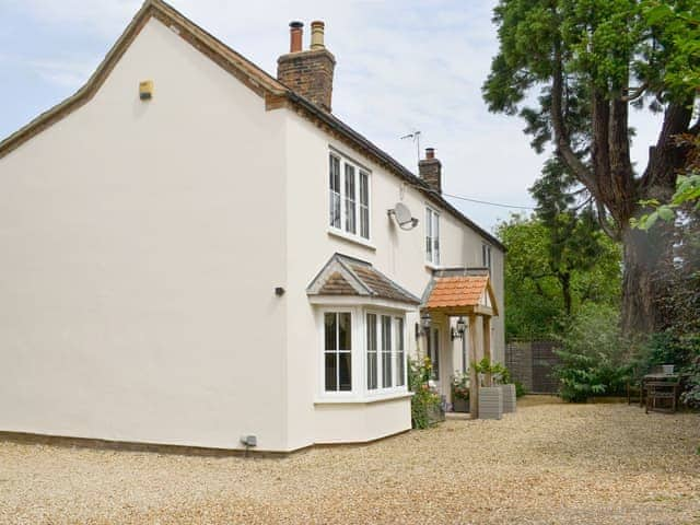 Stunning detached holiday home | Walnut Tree House, Tilney St Lawrence, near Kings Lynn