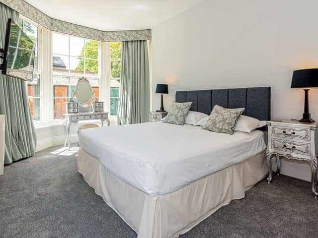 Comfortable zip-link superking bedroom | Langford Villa, Filey