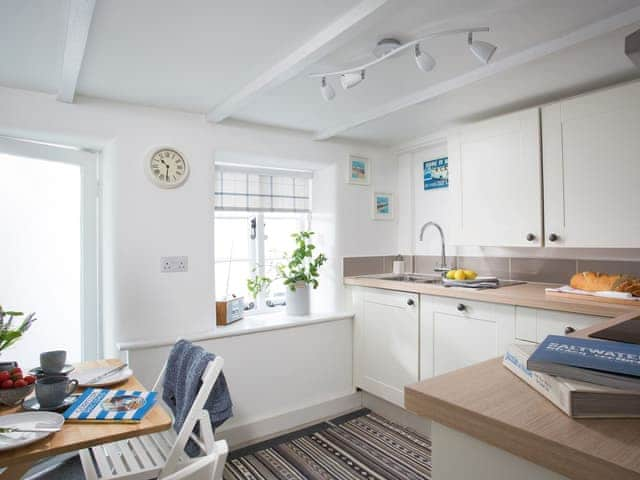 Kitchen/diner | Cosy Cottage, Fowey