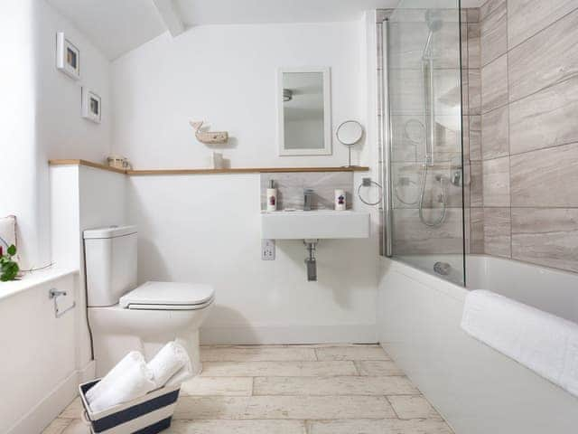 Bathroom | Cosy Cottage, Fowey