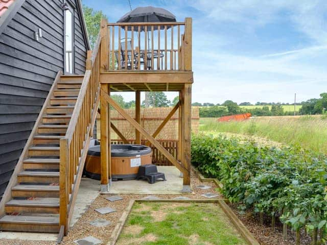 Garden with hot tub | The Cart Shed - Swafield Barns, Swafield, near North Walsham