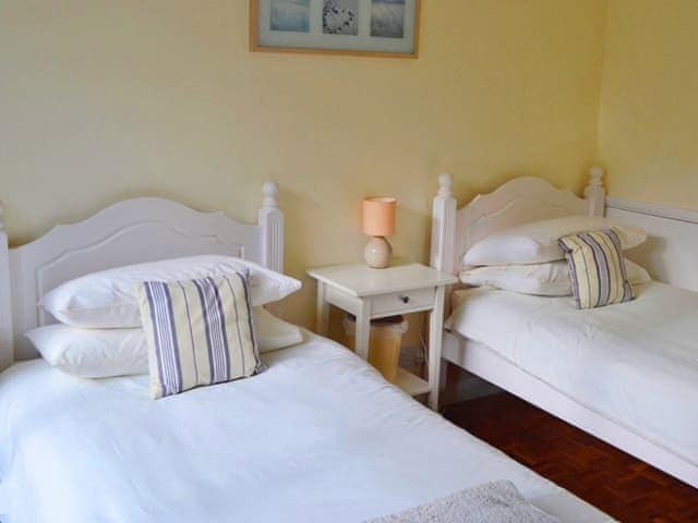 Twin bedroom | Harbourside, Bodinnick, Fowey