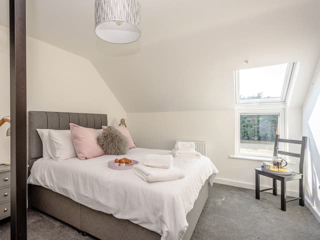 Sumptuous double bedroom | The Stag - High Oak Holidays, Wicklewood, near Wymondham