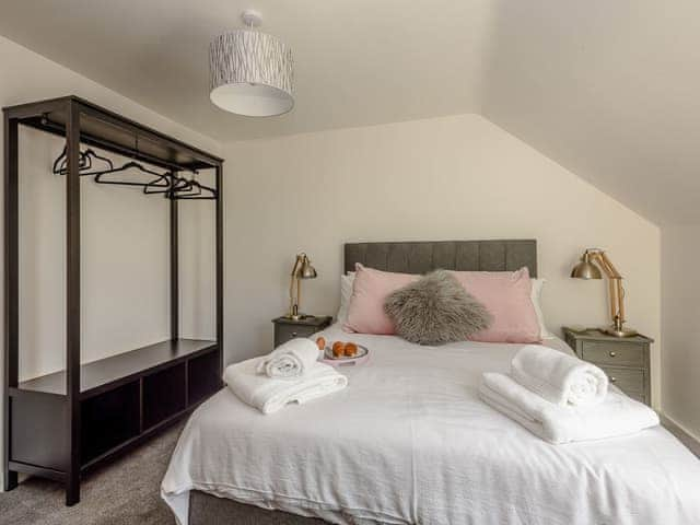 Sumptuous double bedroom | The Stag - High Oak Holidays, Wicklewood, near Wymondham