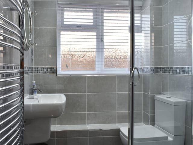 Shower room | Rainbows End, St. Lawrence, near Burnham-on-Crouch