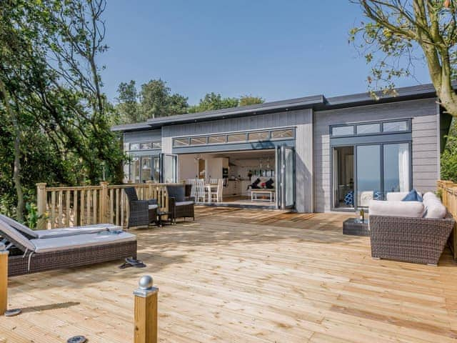 Stunning detached single-storey lodge with panoramic views | Beach Retreat, Corton, near Lowestoft