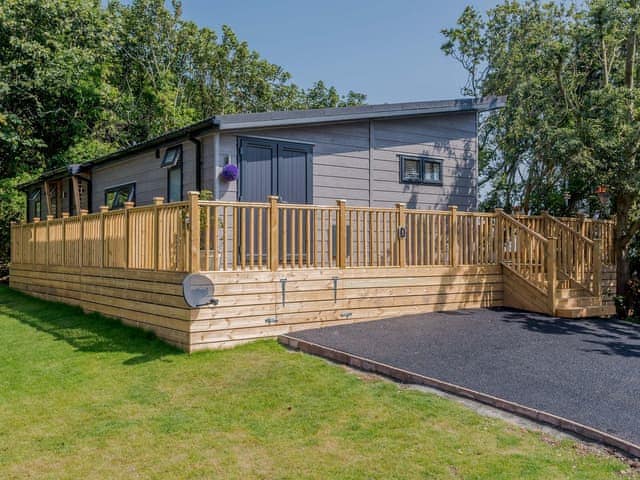 Stunning detached single-storey lodge with panoramic views | Beach Retreat, Corton, near Lowestoft