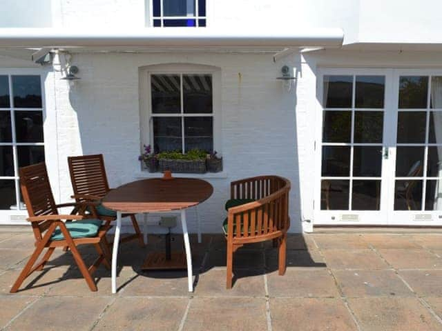 Enjoy dining al-fresco on the pleasant sitting-out-area | Roadstead, Fowey