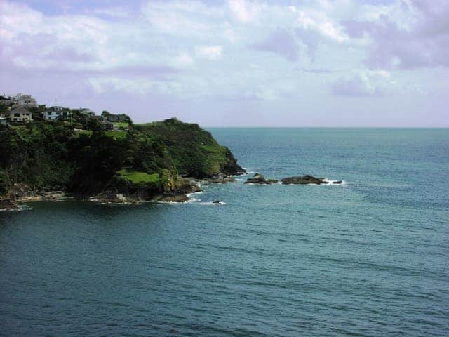 2nd floor apartment with far reaching views out to sea | St Catherines Court No 7, Fowey