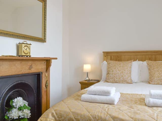 Peaceful double bedroom | Underhill Cottage, Arnside, near Grange-over-Sands