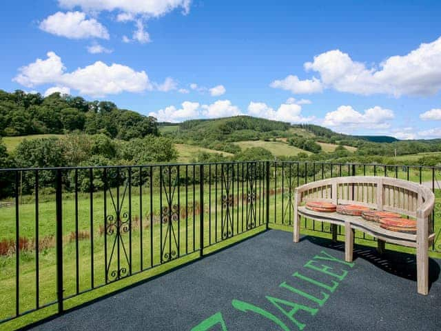 Sitting-out-area | Sid Valley Cottages, Sidbury, near Sidmouth