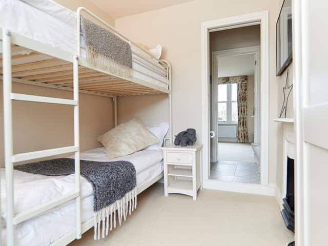 Bunk bedroom | Hydrangea House, Hythe