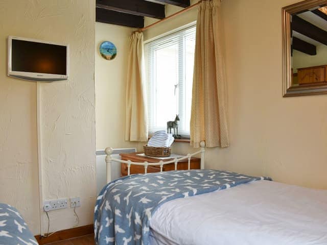 Twin bedroom | The Swallows, Enniscaven, near St Austell