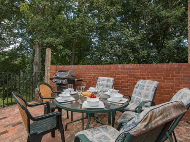 Patio area with outdoor furniture | The Coach House Stables, Hernhill