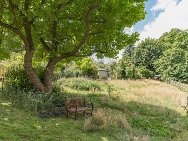 Beautiful grounds | The Coach House Stables, Hernhill